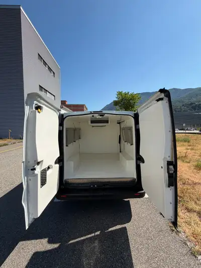 Renault Trafic 1.6 dCi 95 — Fourgon frigorifique professionnel, 104 500 km — Innenraum