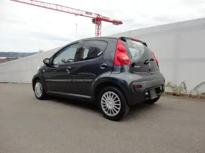 Peugeot 107 1.0 Trendy — Petite citadine économique, entretien minimal — fianco