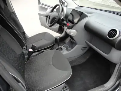 Peugeot 107 1.0 Trendy — Petite citadine économique, entretien minimal — Miniatura 9