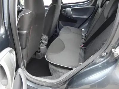 Peugeot 107 1.0 Trendy — Petite citadine économique, entretien minimal — Miniatura 8