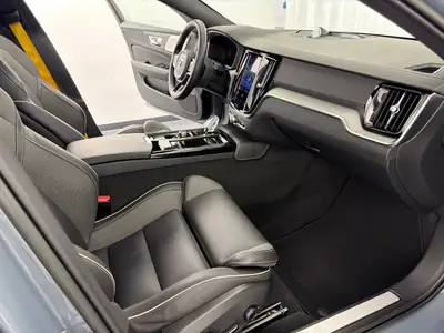 Volvo V60 T8 eAWD Polestar — Hybride rechargeable haute performance, 26 500 km seulement — Miniatura 9