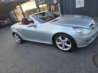 Mercedes-Benz SLK 350 V6 — Cabriolet sportif, 272 ch et intérieur rouge signature — dettaglio