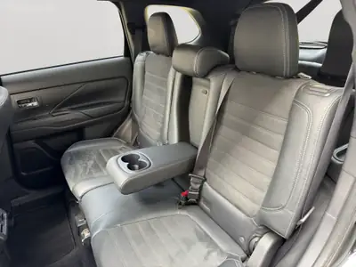 Mitsubishi Outlander 2021 — SUV 7 places robuste, première main expertisée — interior