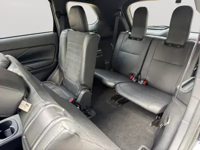 Mitsubishi Outlander 2021 — SUV 7 places robuste, première main expertisée — dashboard