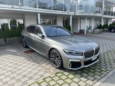 BMW 730Ld xDrive — Berline de luxe hybride diesel, 130 000 km, sans accident — vista esterna