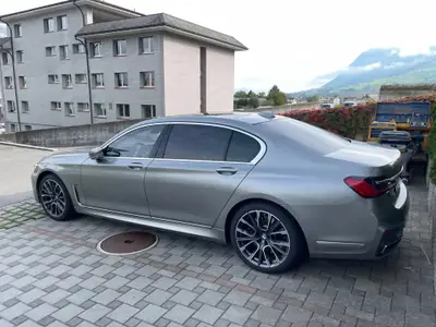 BMW 730Ld xDrive — Berline de luxe hybride diesel, 130 000 km, sans accident — vista posteriore