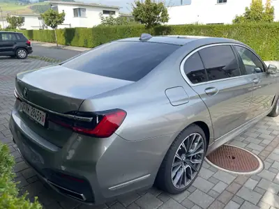 BMW 730Ld xDrive — Berline de luxe hybride diesel, 130 000 km, sans accident — interni