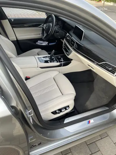 BMW 730Ld xDrive — Berline de luxe hybride diesel, 130 000 km, sans accident — cruscotto