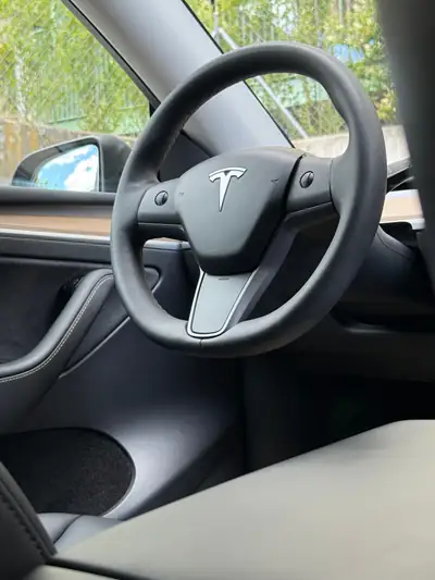 Tesla Model Y Long Range — SUV électrique performant, 73'000 km, affaire exceptionnelle — Thumbnail 11