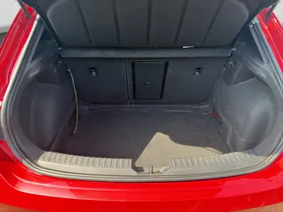 SEAT Leon 1.5 eTSI mHEV — Berline hybride légère, 104 000 km, sans sinistre — Thumbnail 15