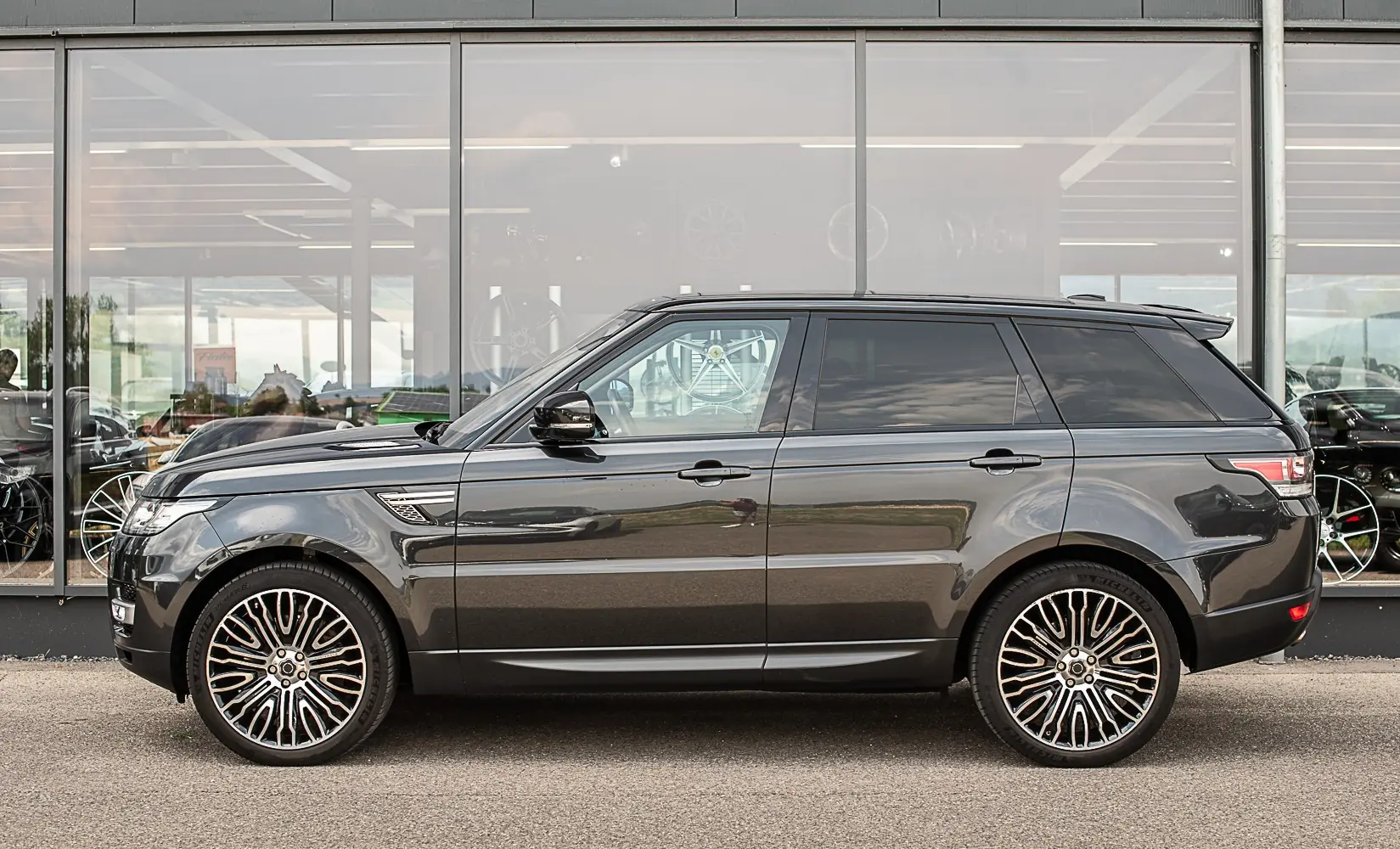 Land Rover Range Rover Sport 4.4 SDV8 HSE — Prestige SUV diesel, roues Overfinch 22"