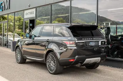Land Rover Range Rover Sport 4.4 SDV8 HSE — Prestige SUV diesel, roues Overfinch 22" — Innenraum