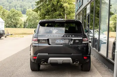 Land Rover Range Rover Sport 4.4 SDV8 HSE — Prestige SUV diesel, roues Overfinch 22" — Armaturenbrett