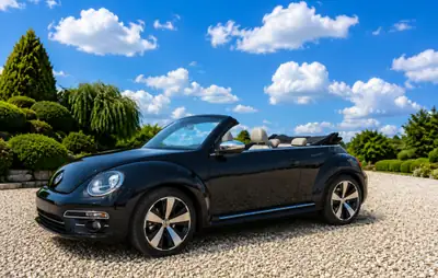 VW Beetle 1.4 TSI Design DSG — Cabriolet iconique, moteur turbo performant — vue extérieure