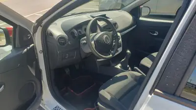 Renault Clio 1.2 TCe 100 S — Citadine fiable, faible kilométrage, sans sinistre — Miniatura 11