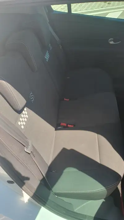 Renault Clio 1.2 TCe 100 S — Citadine fiable, faible kilométrage, sans sinistre — Miniatura 17
