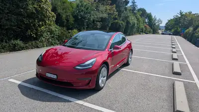 Tesla Model 3 Long Range Dual Motor — Électrique performante, 284'000 km, état impeccable — côté