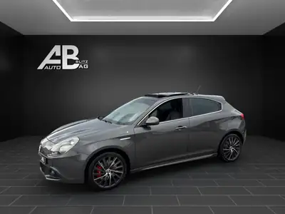 Alfa Romeo Giulietta QV-Line 170 PS — Compacte sportive italienne, état impeccable — side view