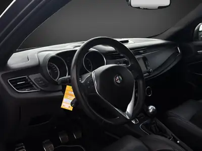 Alfa Romeo Giulietta QV-Line 170 PS — Compacte sportive italienne, état impeccable — Thumbnail 8