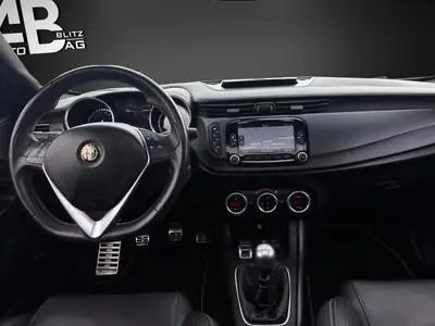 Alfa Romeo Giulietta QV-Line 170 PS — Compacte sportive italienne, état impeccable — Thumbnail 11