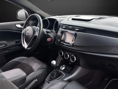 Alfa Romeo Giulietta QV-Line 170 PS — Compacte sportive italienne, état impeccable — Thumbnail 10