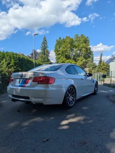 BMW M3 Coupé 2011 — 420 ch de pure performance, seulement 53'000 km — vista posteriore