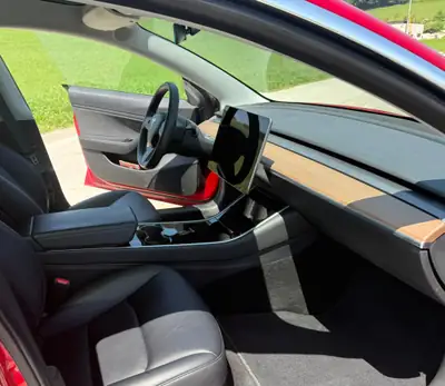 Tesla Model 3 Performance D — Berline électrique haute performance, 76 000 km — rear view
