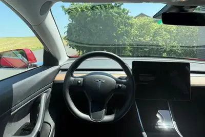 Tesla Model 3 Performance D — Berline électrique haute performance, 76 000 km — dashboard