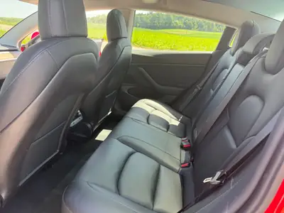 Tesla Model 3 Performance D — Berline électrique haute performance, 76 000 km — interior