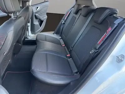 Ford Focus 1.0 SCTi ST Line — Compacte dynamique, automatique, sans sinistre — Thumbnail 13