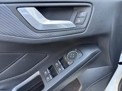 Ford Focus 1.0 SCTi ST Line — Compacte dynamique, automatique, sans sinistre — Thumbnail 23