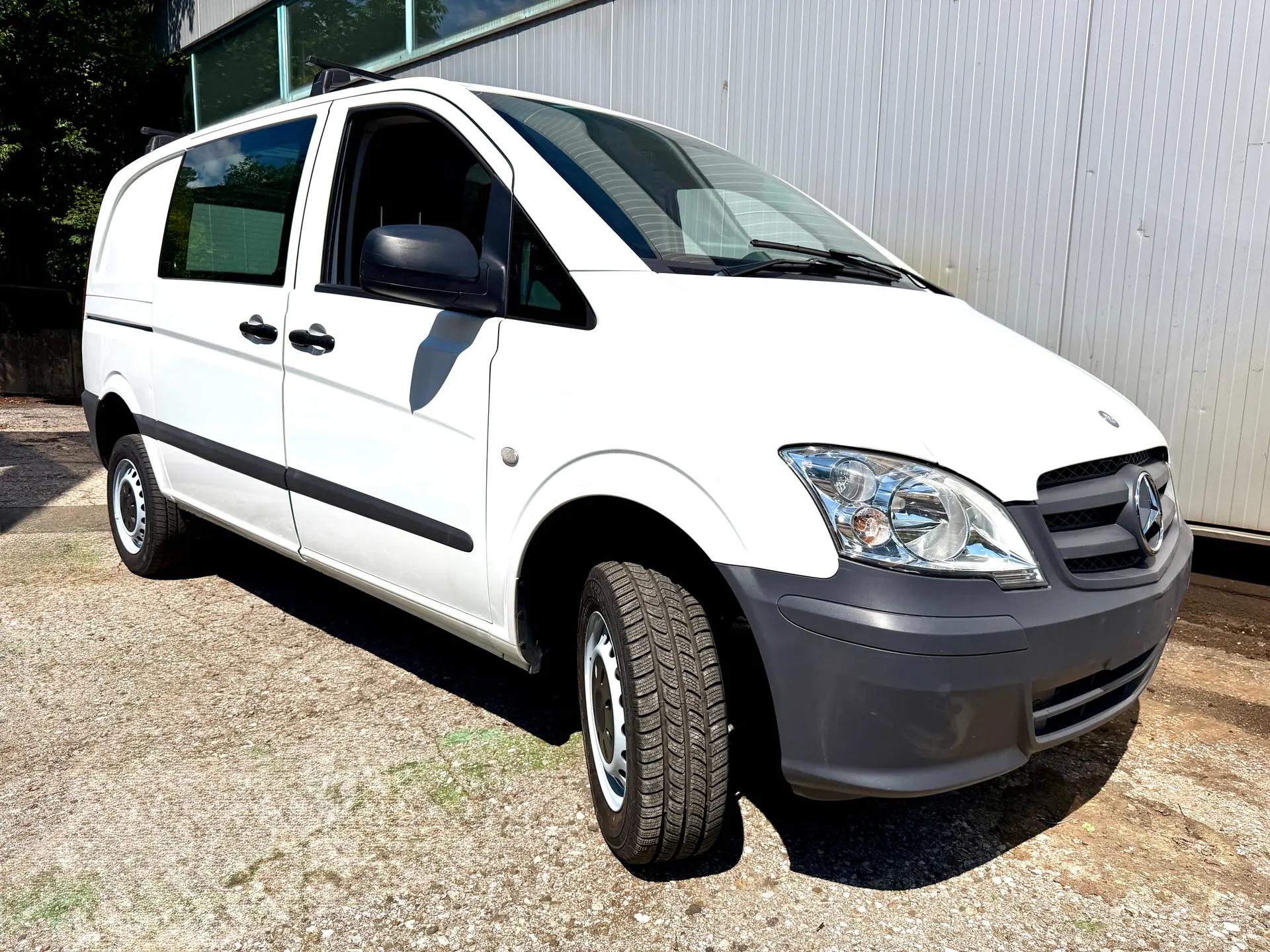 Mercedes-Benz Vito 2.2 CDI 4×4 — Utilitaire polyvalent, tous terrains, grand entretien effectué — vue extérieure