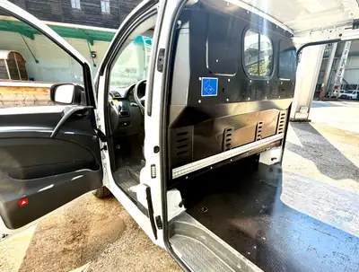 Mercedes-Benz Vito 2.2 CDI 4×4 — Utilitaire polyvalent, tous terrains, grand entretien effectué — intérieur