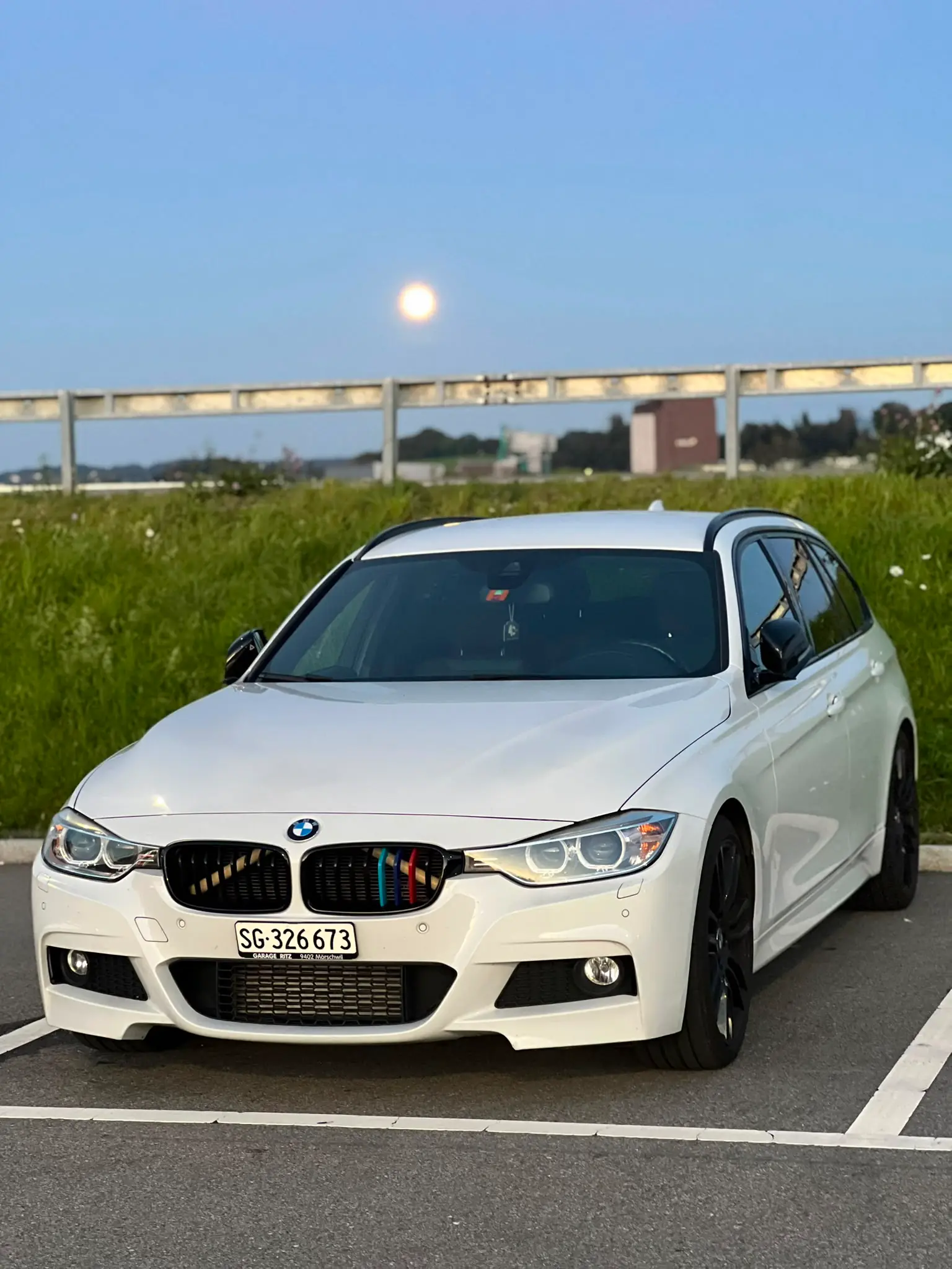 BMW 330d Touring — Break diesel performant, 258 ch, boîte auto, entretien optimal — vue extérieure