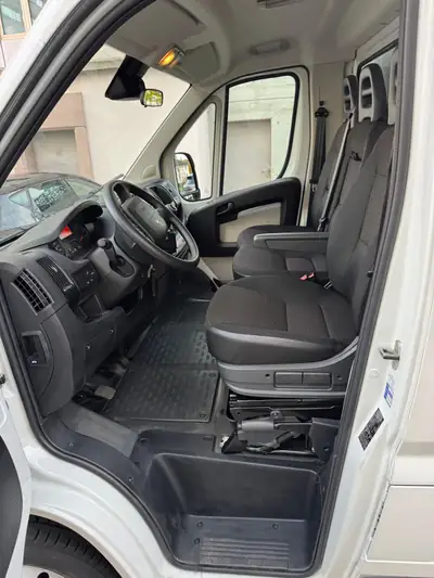 Peugeot Boxer 2015 — Utilitaire fiable, 72 000 km, diesel économique — Heckansicht