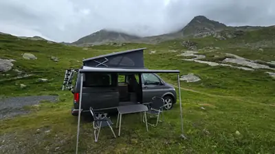 VW T6.1 2.0 TDI 150 — Camping-car aménagé 4 places, prêt à l'aventure — rear view