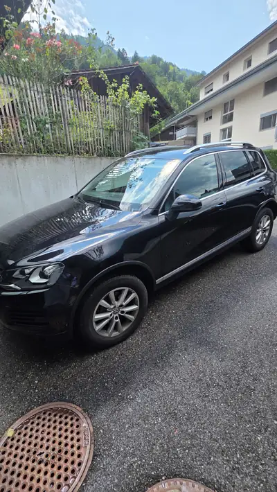 VW Touareg 3.0 V6 TDI 240 — SUV premium diesel, sans sinistre — Heckansicht