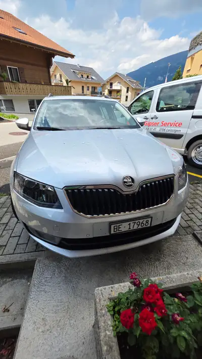 Skoda Octavia 2.0 TDI 150 — Break diesel robuste, 103 000 km, sièges gris élégants — Seitenansicht