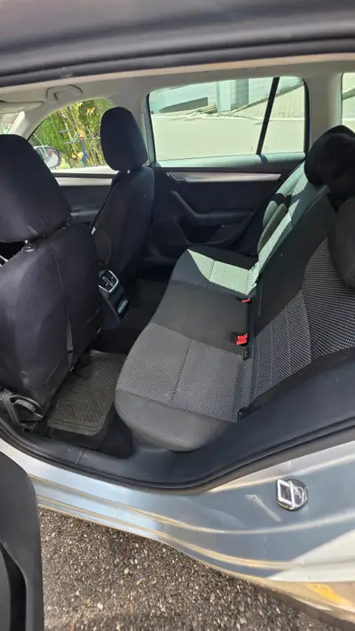 Skoda Octavia 2.0 TDI 150 — Break diesel robuste, 103 000 km, sièges gris élégants — Detail