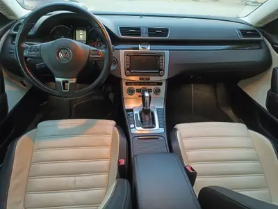 VW CC 2.0 TDI 140 — Berline élégante, diesel économe, sans accident — cruscotto