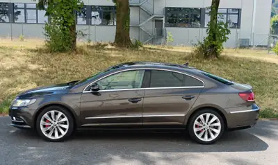 VW CC 2.0 TDI 140 — Berline élégante, diesel économe, sans accident — interni