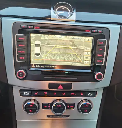 VW CC 2.0 TDI 140 — Berline élégante, diesel économe, sans accident — Miniatura 9
