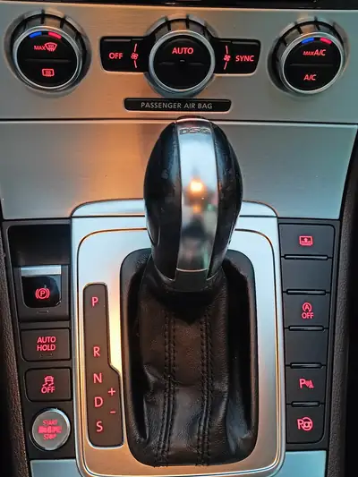 VW CC 2.0 TDI 140 — Berline élégante, diesel économe, sans accident — Miniatura 8