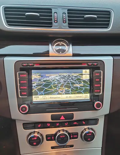 VW CC 2.0 TDI 140 — Berline élégante, diesel économe, sans accident — Miniatura 10
