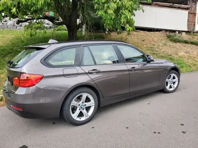 BMW 320i xDrive Touring 2013 — Breaks polyvalent, traction intégrale et fiabilité germanique — vista posteriore