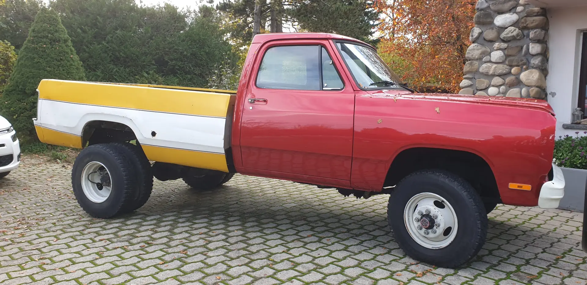 Dodge Ram W 3500 Dually — Mythique pickup V8 4x4, moteur 250 ch, très bas kilométrage