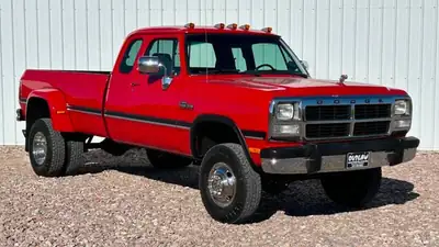 Dodge Ram W 3500 Dually — Mythique pickup V8 4x4, moteur 250 ch, très bas kilométrage — Miniatur 11