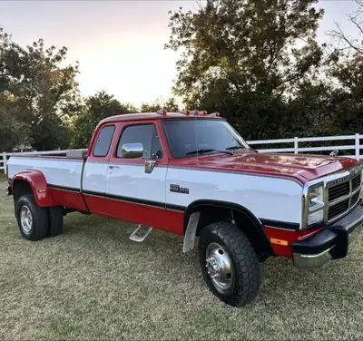 Dodge Ram W 3500 Dually — Mythique pickup V8 4x4, moteur 250 ch, très bas kilométrage — Miniatur 12