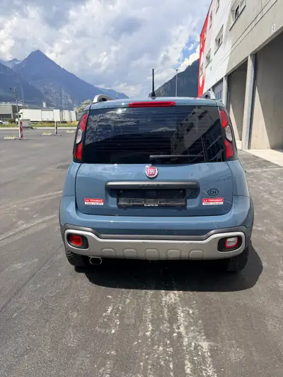 Fiat Panda 0,9 TwinAir Cross Turbo 4x4 — Polyvalence tout-terrain et équipements premium — vista posteriore