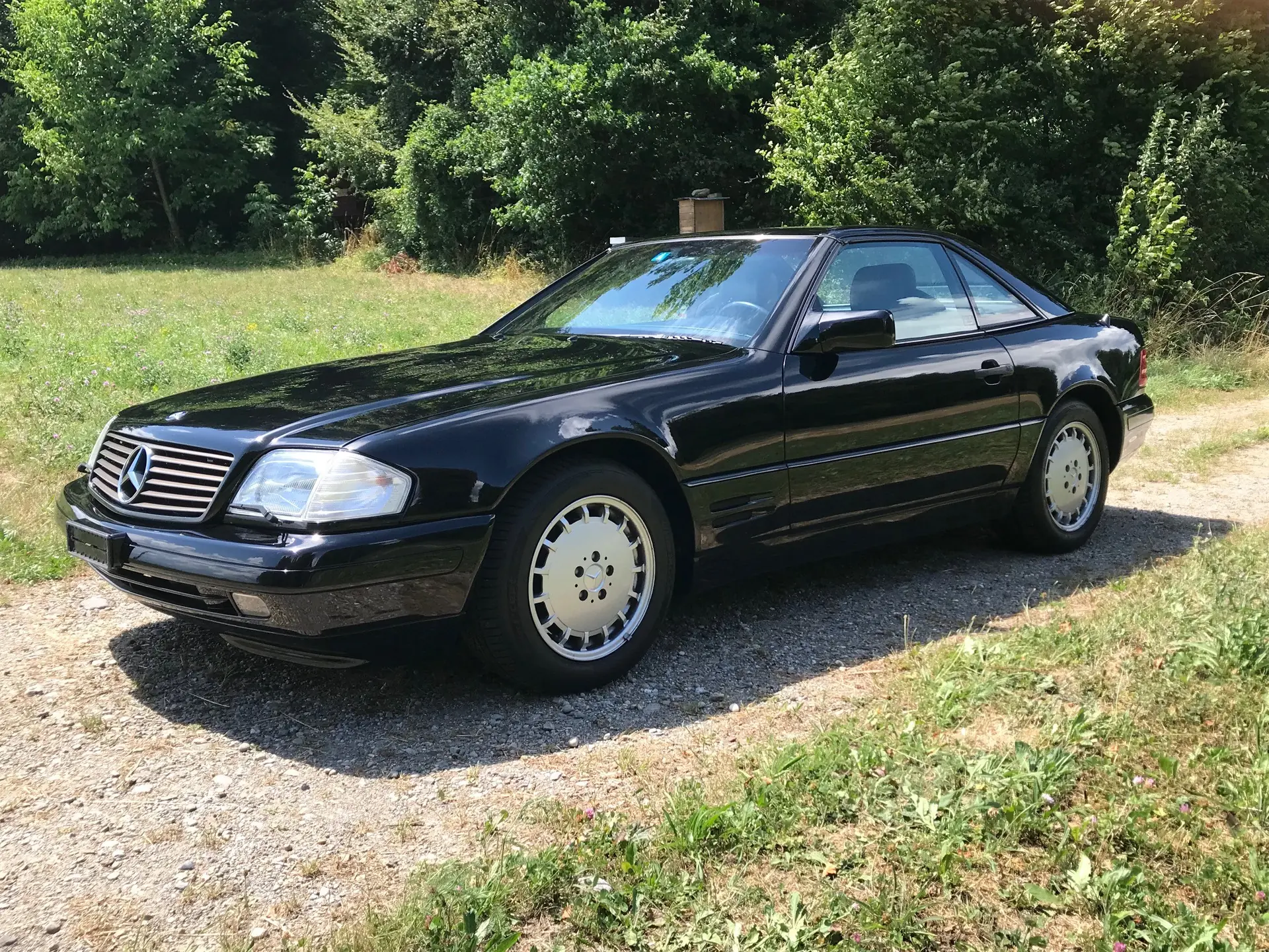 Mercedes-Benz SL 320 — Roadster de légende, statut vétéran, hardtop neuf — vue extérieure